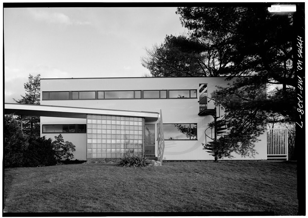 Black and white image of Gropius House (Lincoln, US) by Walter Gropius, 1938